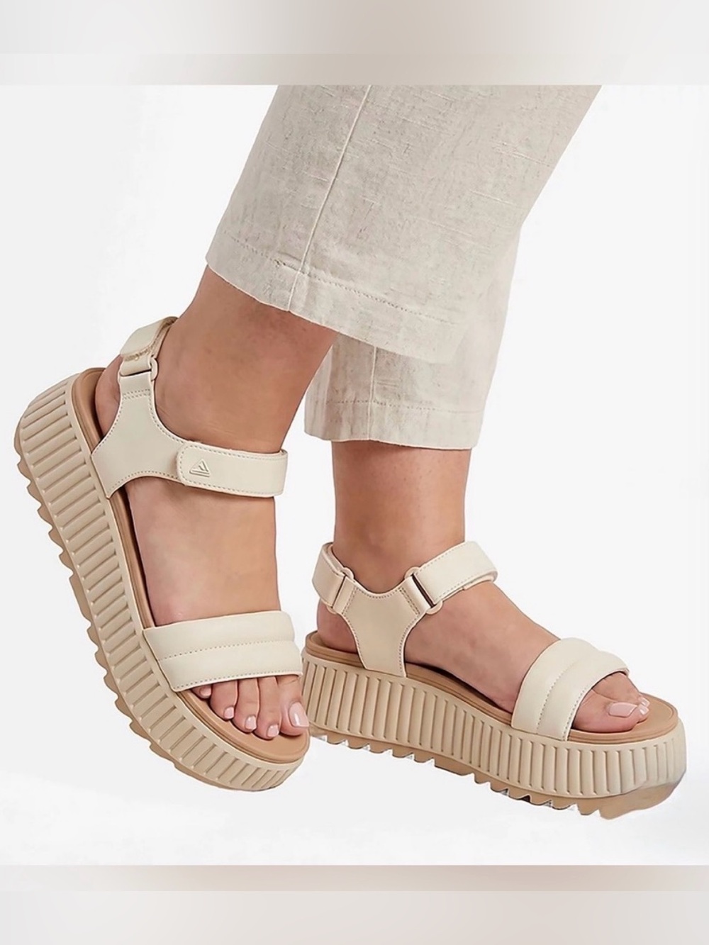 Reef Vista Higher Raya Platform Velcro Sandals 11 Cream White and tan like new!